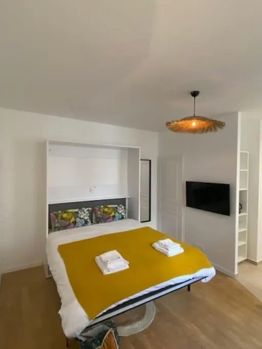 Cozy Modern Studio Paris
