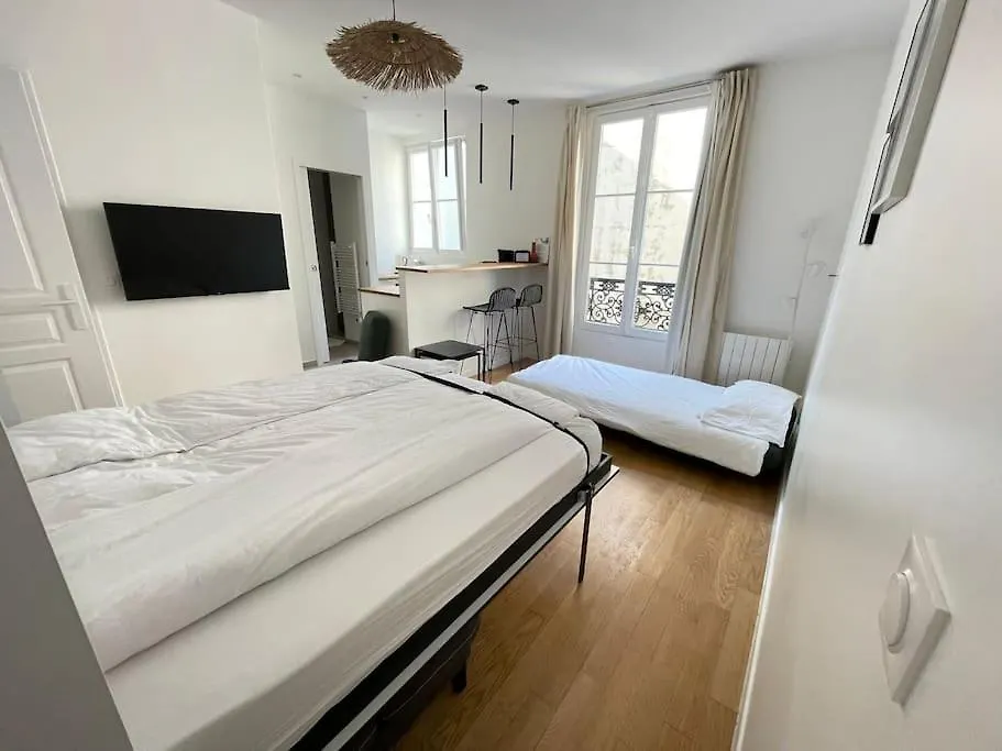 Cozy Modern Studio Paris